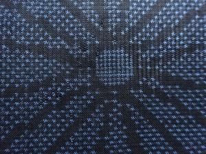 アンティーク　菊模様織り出し本場泥大島紬着物(5マルキ)